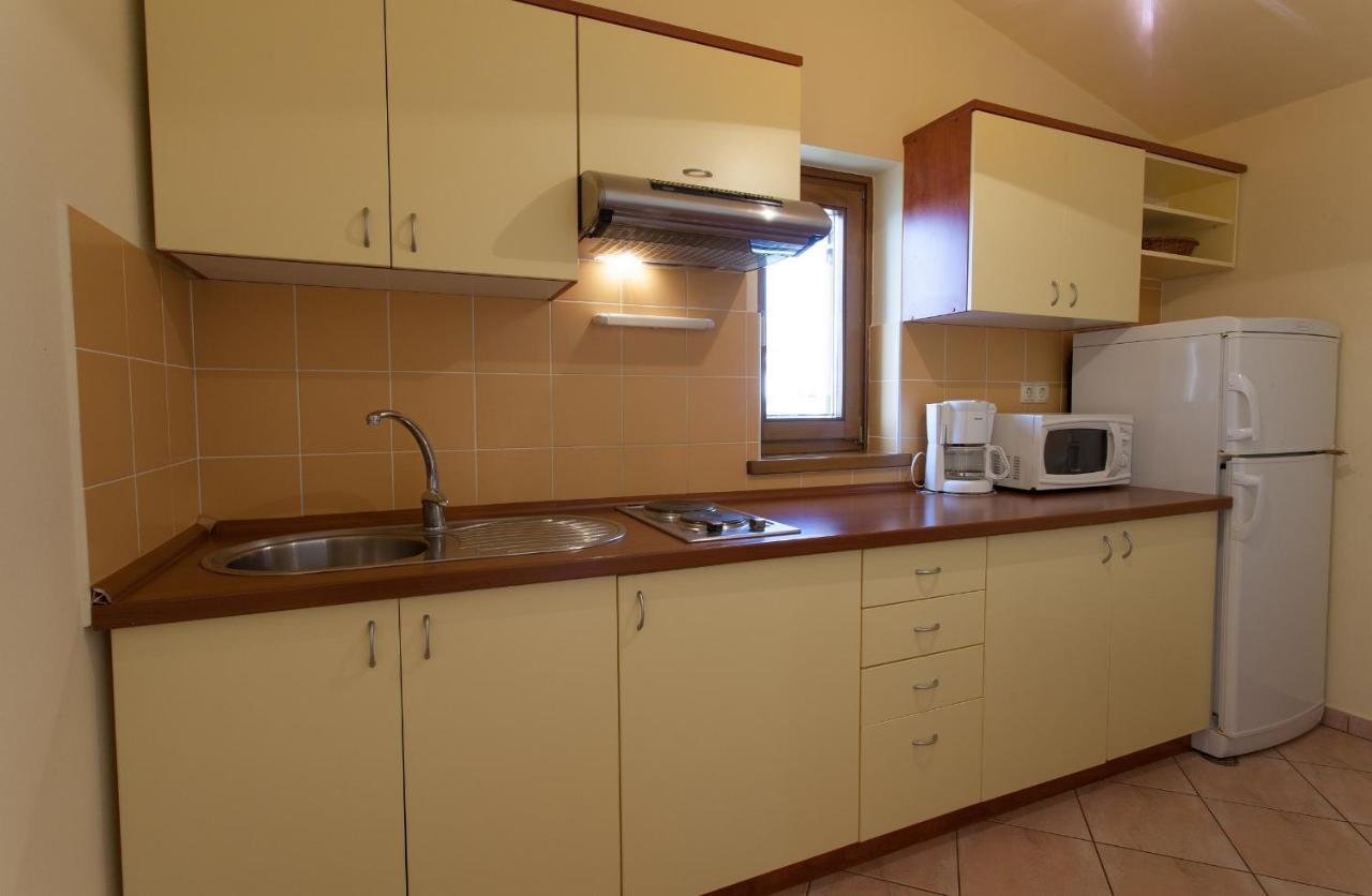Apartman Vjekoslav Krk Town Exterior photo