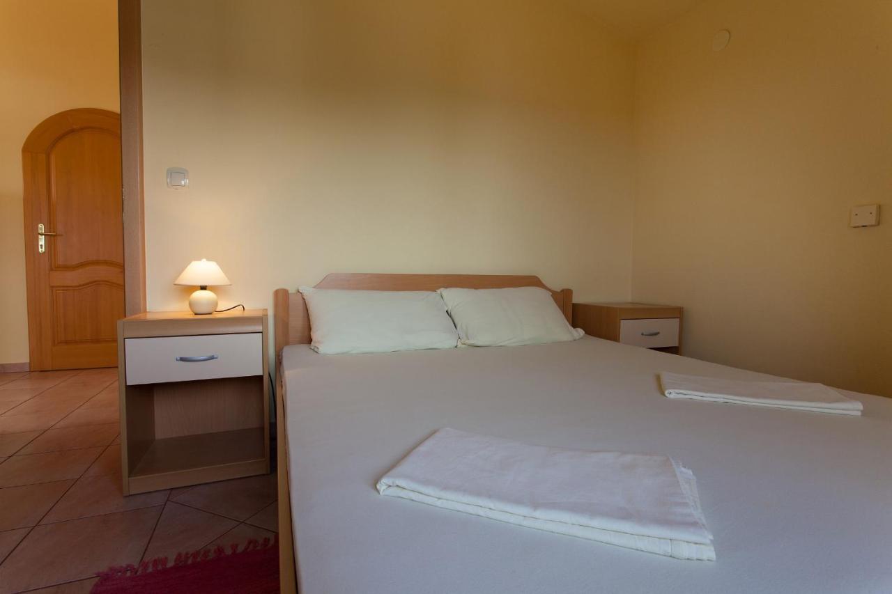 Apartman Vjekoslav Krk Town Exterior photo